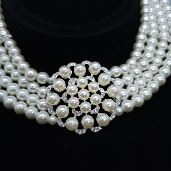 Pearl & Rhinestone Necklace - Picture 7 of 8